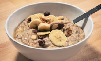 Veganes Erdnussbutter-Bananen-Porridge
