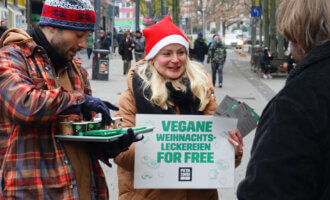 Streetteams zeigen, wie leicht vegane Weihnachten geht